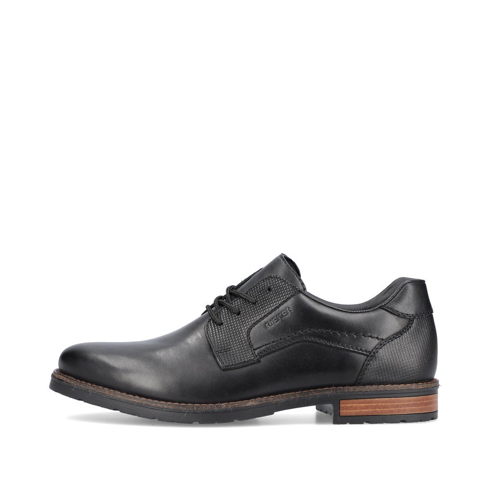 Glossy black Rieker men´s lace-up shoes 14603-00 with the comfort width G 1/2. Outside of the shoe.