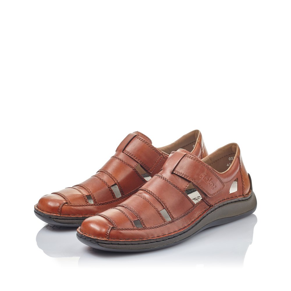Brown Rieker men´s slippers 05278-24 with a hook and loop fastener. Shoes laterally.