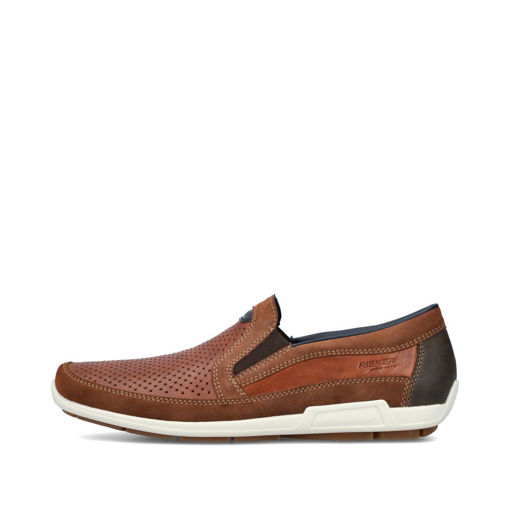 Brown Rieker men´s slippers 09055-22 with elastic insert as well as perforated look. Outside of the shoe.