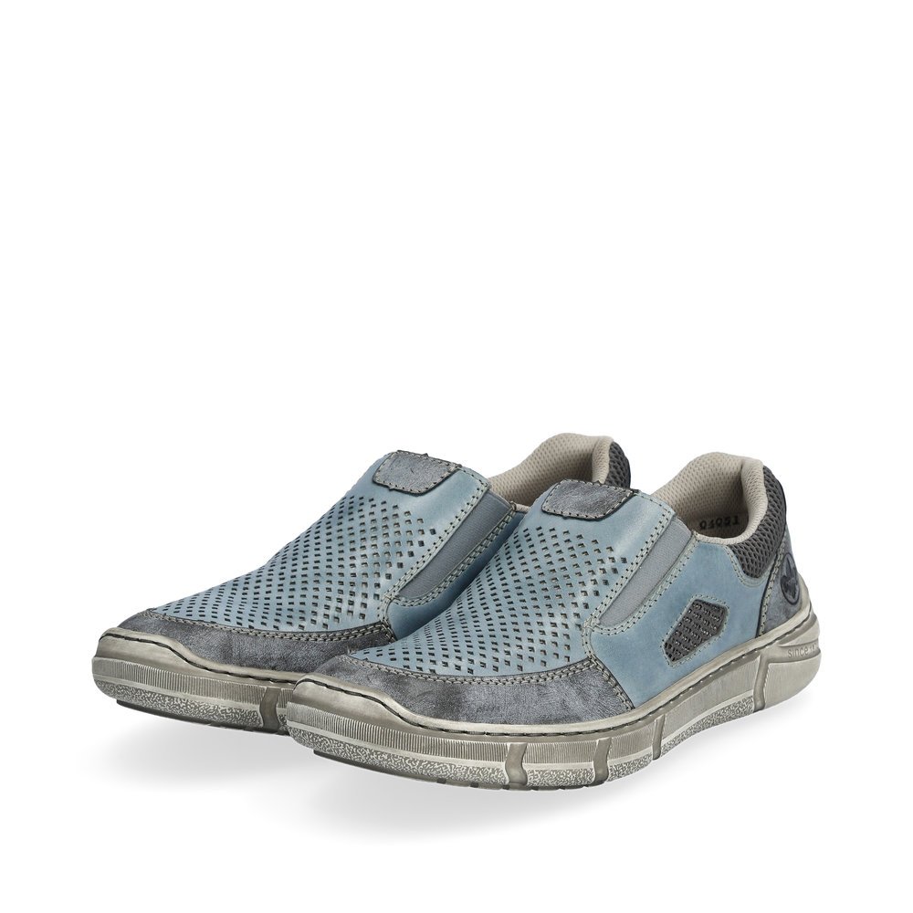 Rieker chaussons bleus pour hommes 04051-12 avec un insert élastique. Chaussures inclinée sur le côté.