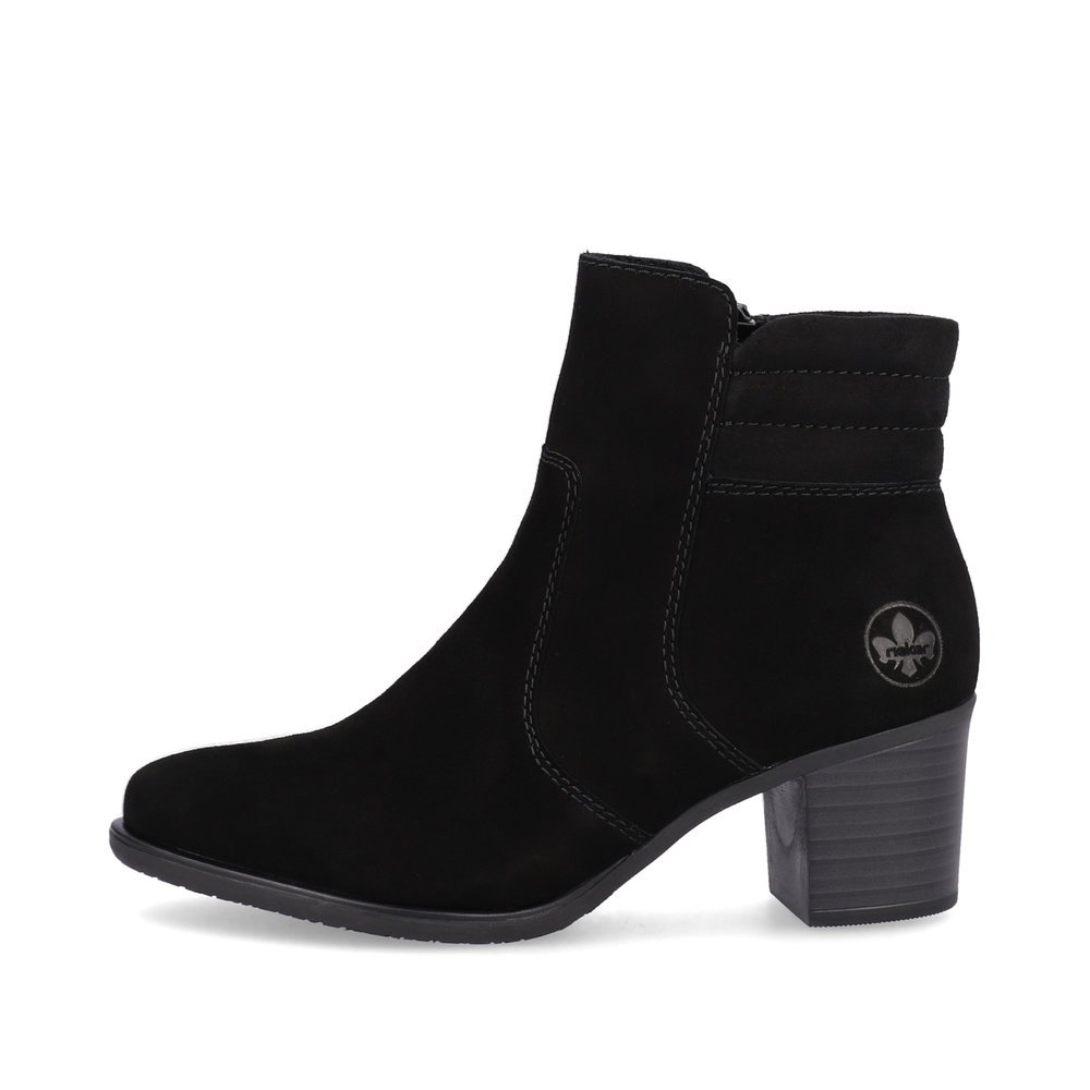 Jet black Rieker women´s ankle boots Y2058-00 with profile sole with block heel. The outside of the shoe