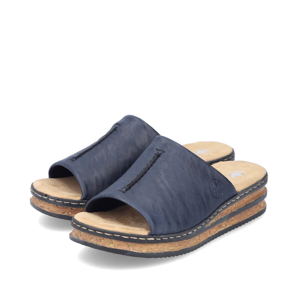 Navy blue Rieker women´s mules 62905-14 with the slim fit E 1/2. Shoes laterally.