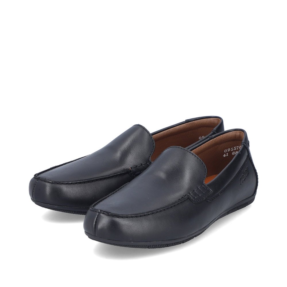 Glossy black Rieker men´s slippers 09557-00 with the comfort width G 1/2. Shoes laterally.
