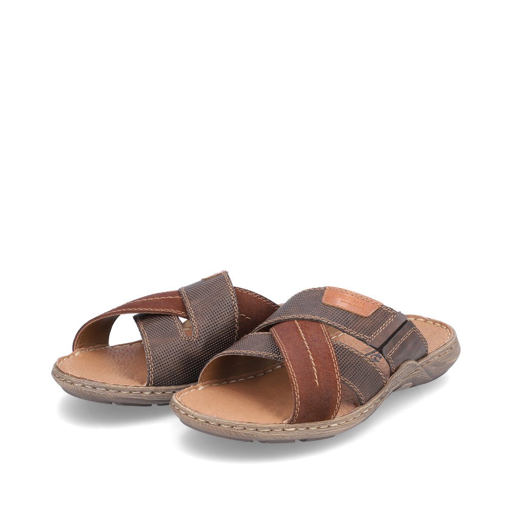 Mocha-colored Rieker men´s mules 22053-25 with an elastic insert. Shoes laterally.