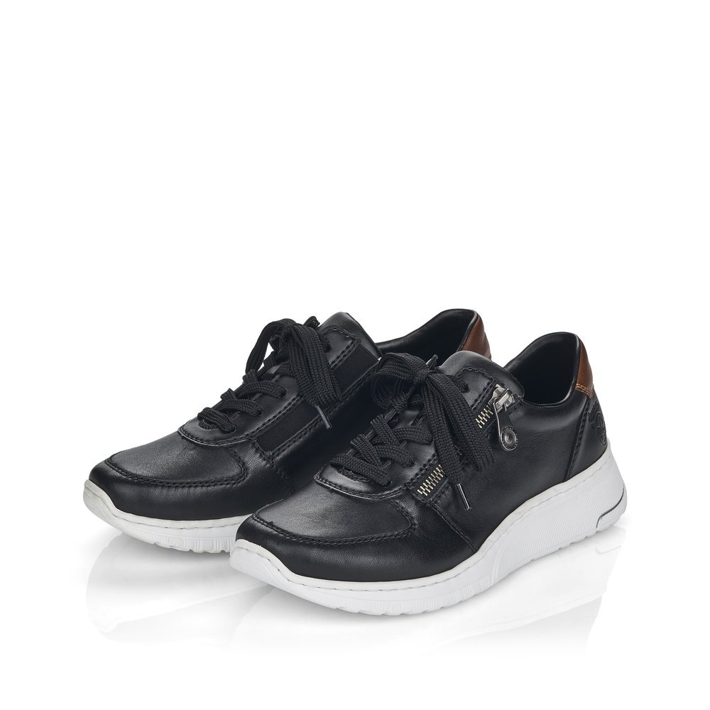 Night black Rieker women´s low-top sneakers N5021-00 with a zipper. Shoes laterally.