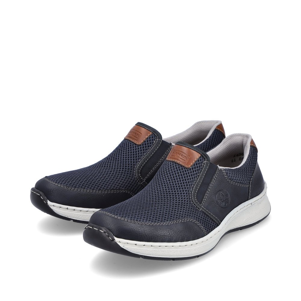 Blue Rieker men´s slippers 14363-14 with an elastic insert as well as extra width H. Shoes laterally.