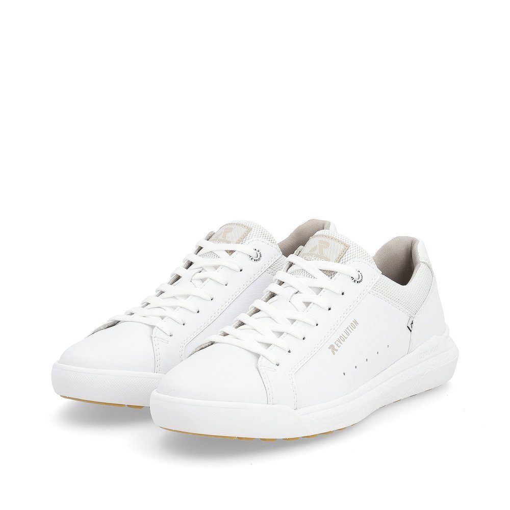 White Rieker men´s low-top sneakers U1100-80 with a flexible sole. Shoes laterally.