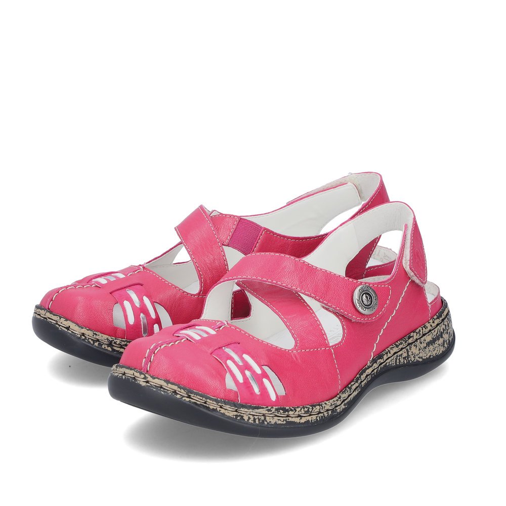 Rieker ballerines roses pour femmes 46377-31 avec une fermeture velcro. Chaussures inclinée sur le côté.