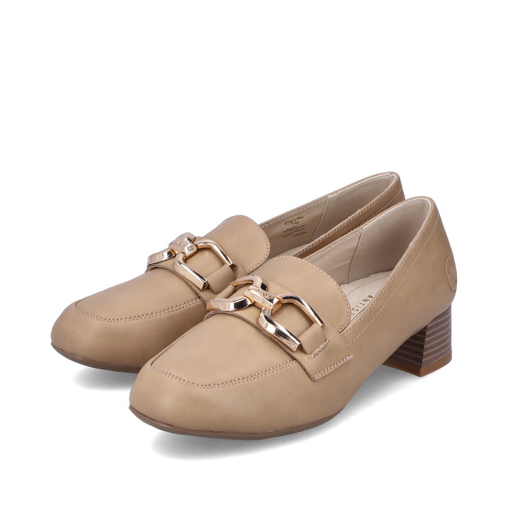 Champagne-colored Rieker women´s loafers 45052-62 with golden accessory. Shoes laterally.