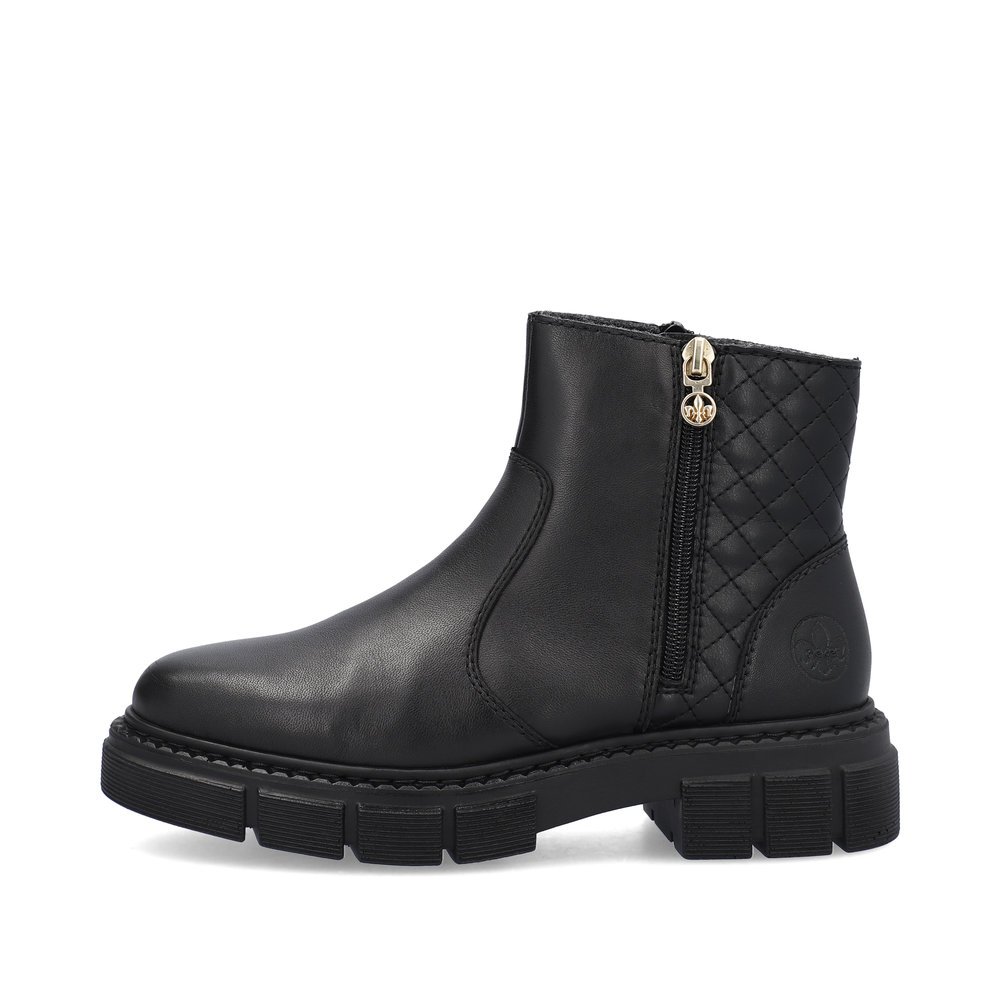 Jet black Rieker women´s ankle boots M3870-00 with shock-absorbing and light sole. The outside of the shoe