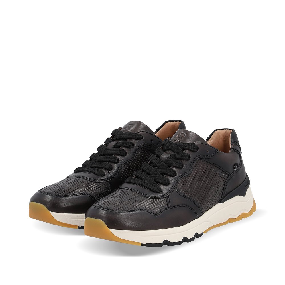 Black Rieker men´s low-top sneakers U0900-00 with a super light and flexible sole. Shoes laterally.