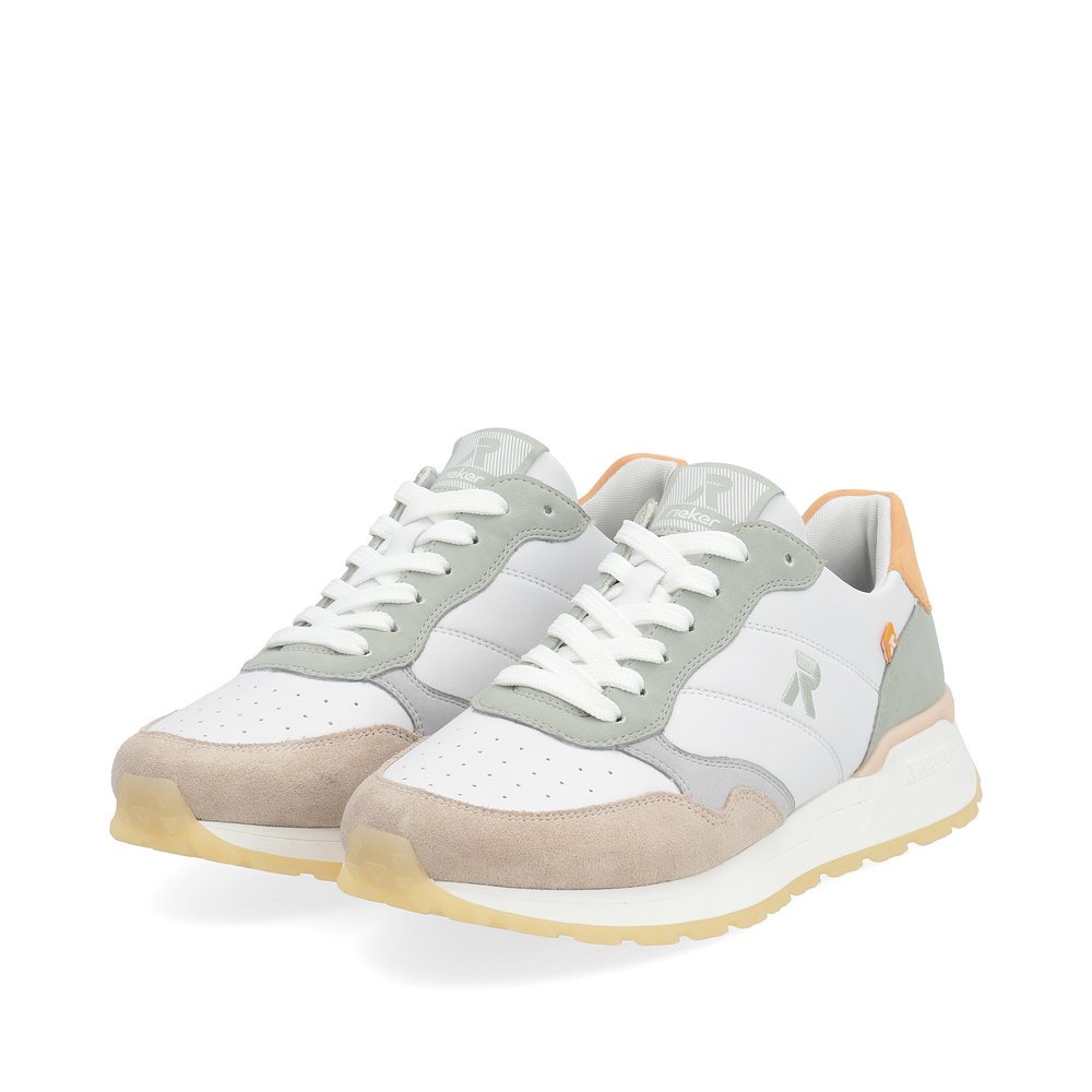 White Rieker women´s low-top sneakers W0608-80 with a light sole. Shoes laterally.