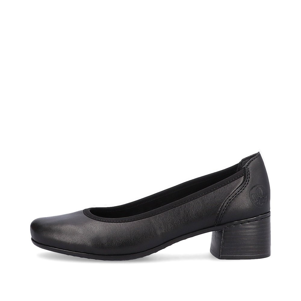 Jet black Rieker women´s pumps 41650-00 with shock-absorbing sole with block heel. The outside of the shoe