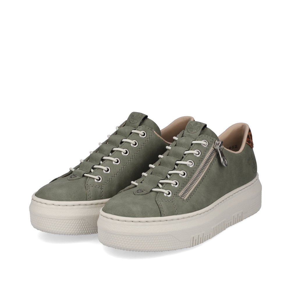 Green Rieker women´s low-top sneakers M1952-52 with zipper as well as embossed logo. Shoes laterally.