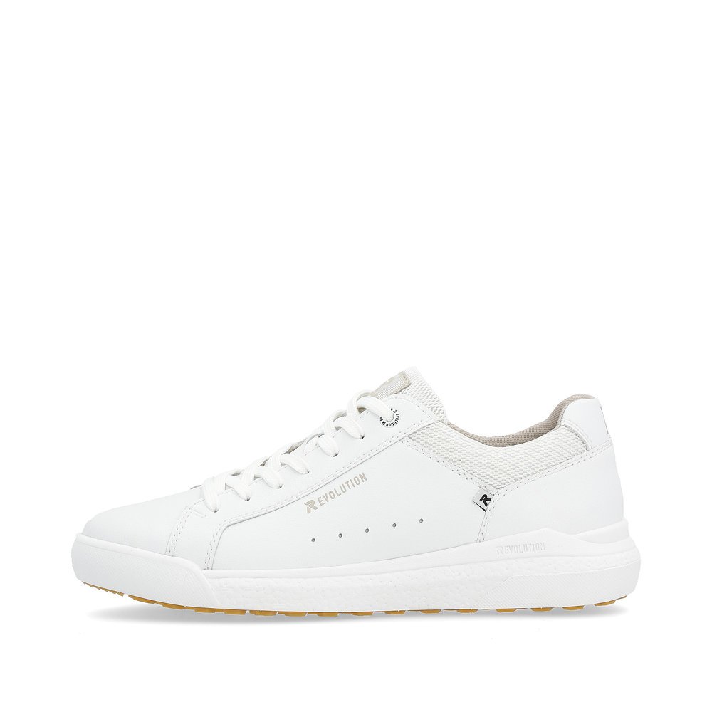 White Rieker men´s low-top sneakers U1100-80 with a flexible sole. Outside of the shoe.