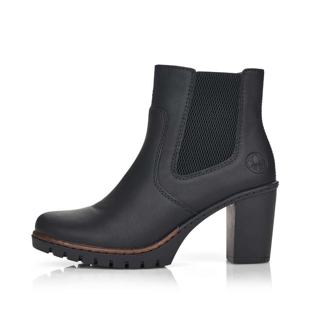 Jet black Rieker women´s ankle boots Y2574-00 with zipper as well as block heel. The outside of the shoe