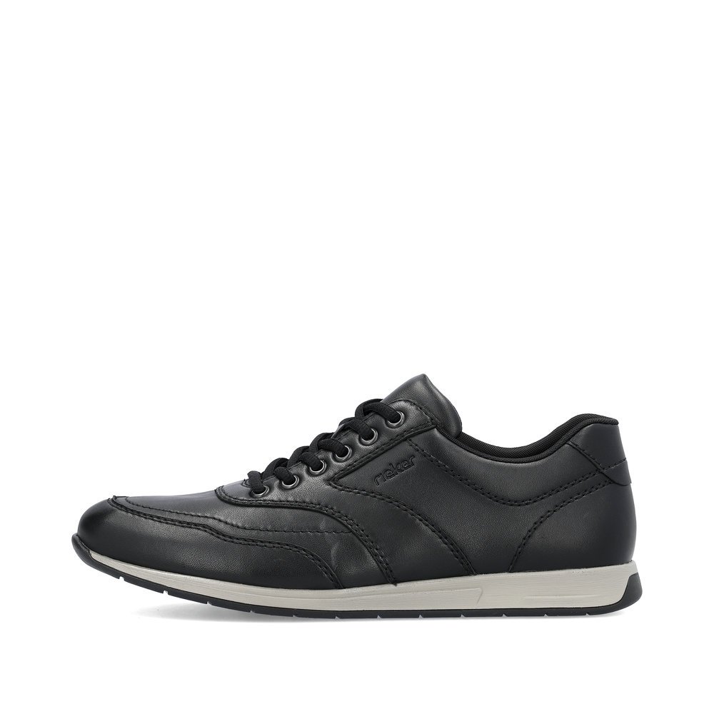 Schwarze Rieker Herren Sneaker Low 11907-00 mit einer Schnürung. Schuh Außenseite.