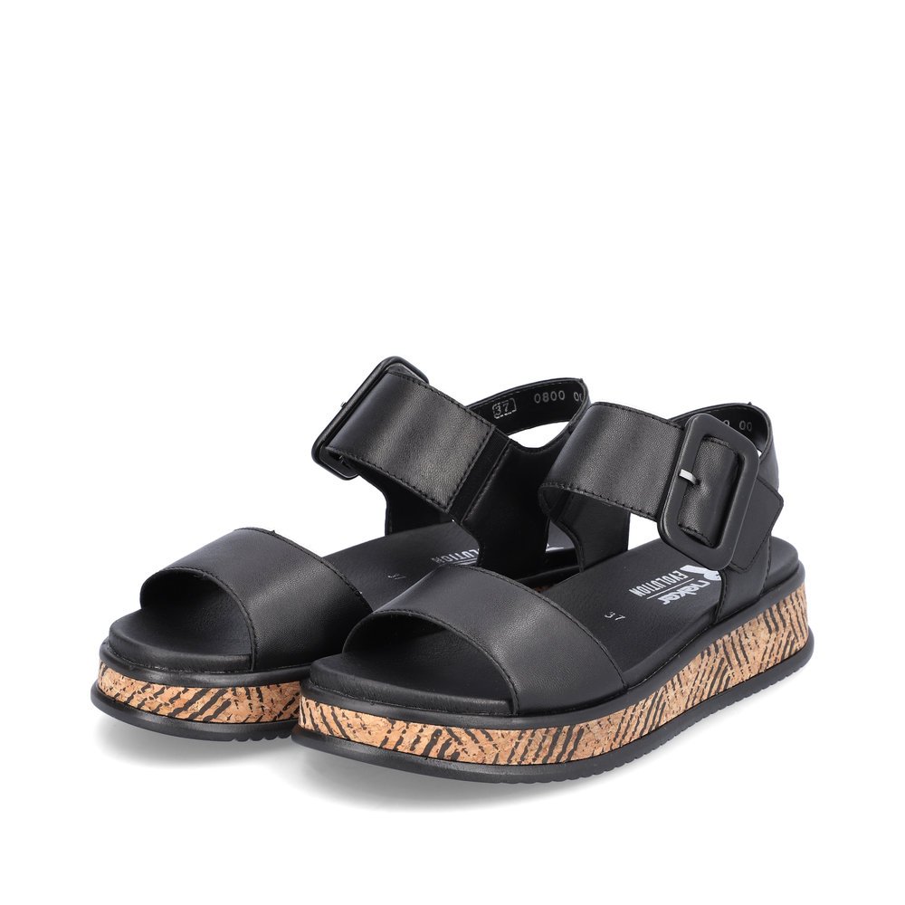 Rieker sandales à lanières noires femmes W0800-00 avec semelle à plateau. Chaussures inclinée sur le côté.