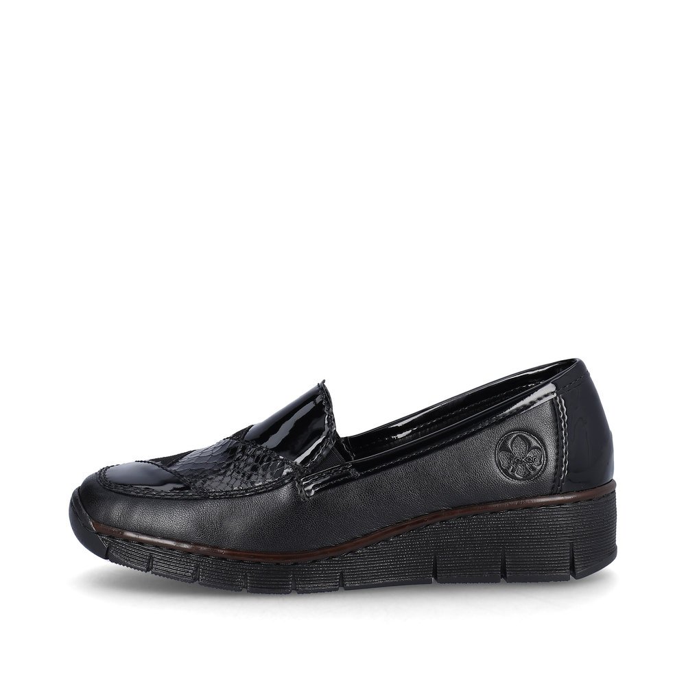 Glossy black Rieker women´s loafers 53785-00 with light sole with wedge heel. The outside of the shoe