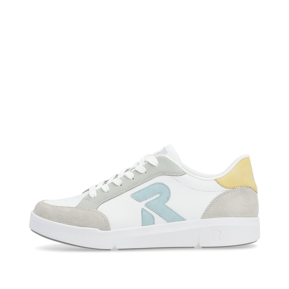 White Rieker women´s low-top sneakers 41909-80 with a super light sole. Outside of the shoe.