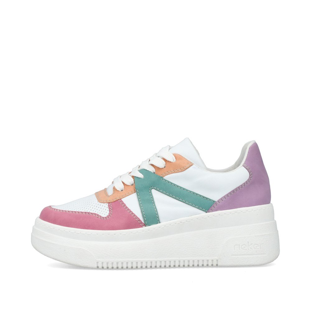 Ice white Rieker women´s low-top sneakers M7814-90 with a grippy platform sole. Outside of the shoe.