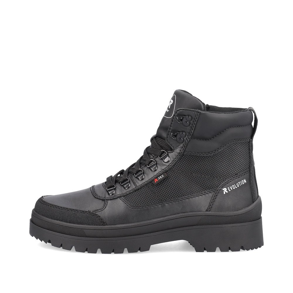 Black Rieker EVOLUTION men´s boots U0270-00 with lacing and zipper. The outside of the shoe