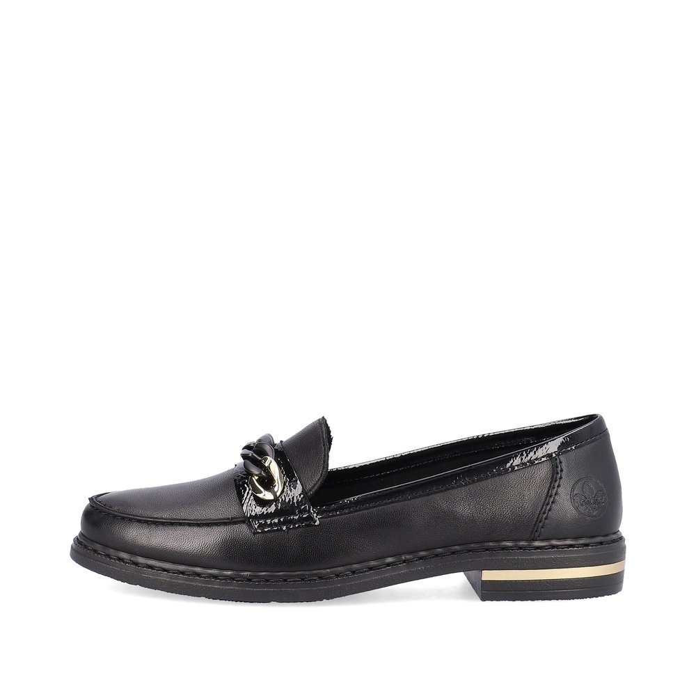 Jet black Rieker women´s loafers 50664-00 with light and shock-absorbing sole. The outside of the shoe