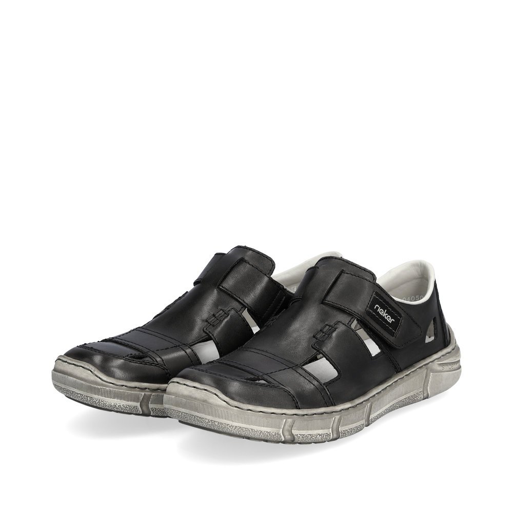 Rieker chaussons gris pour hommes 04050-40 avec une fermeture velcro. Chaussures inclinée sur le côté.