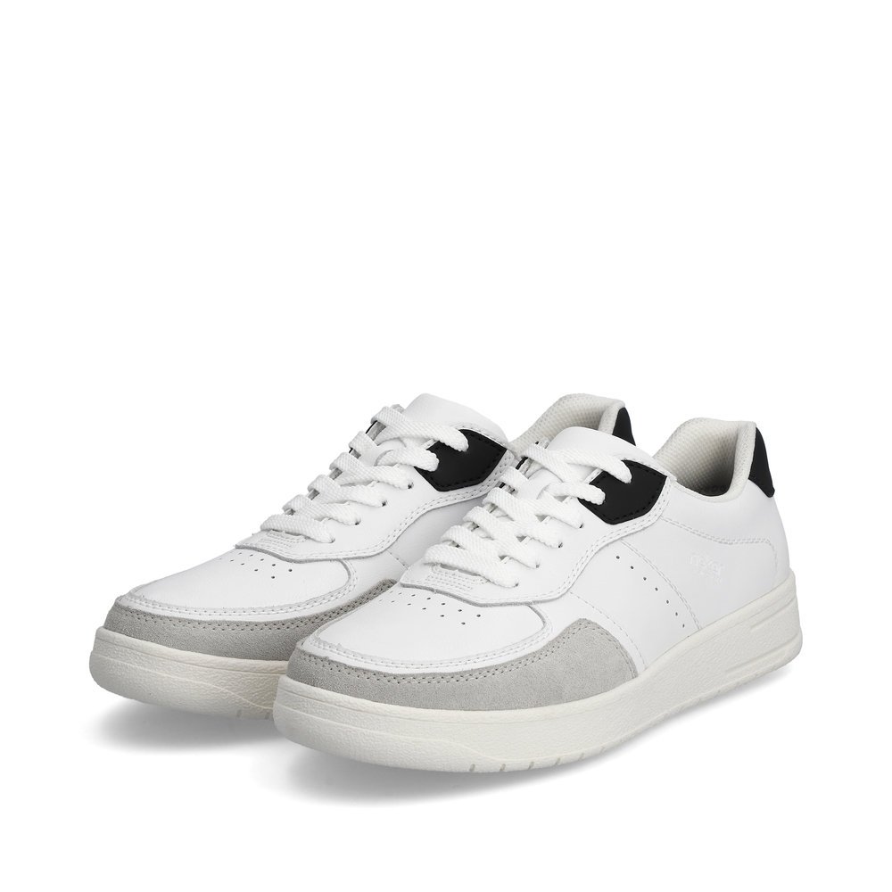 White Rieker men´s low-top sneakers B7806-80 with a TR sole with light EVA inlet. Shoes laterally.