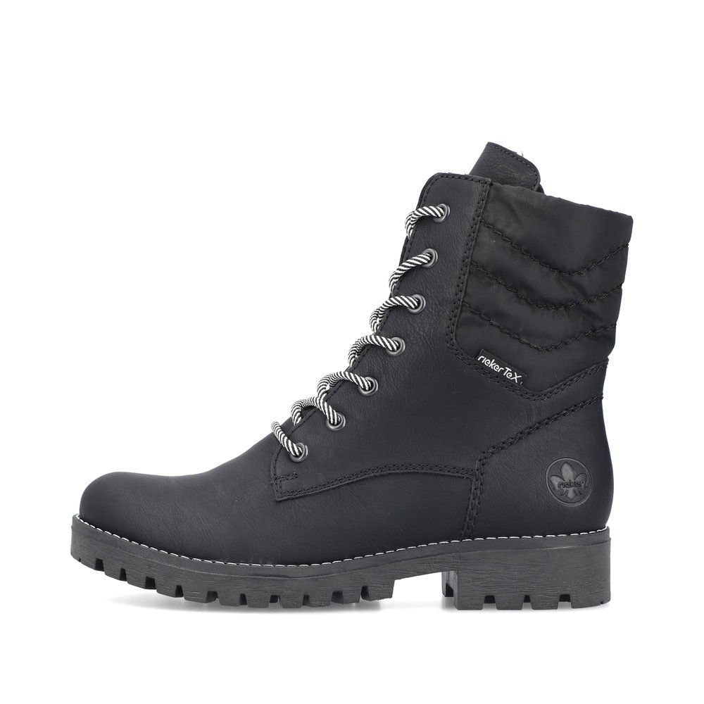 Asphalt black Rieker women´s biker boots 78520-00 with robust profile sole. The outside of the shoe