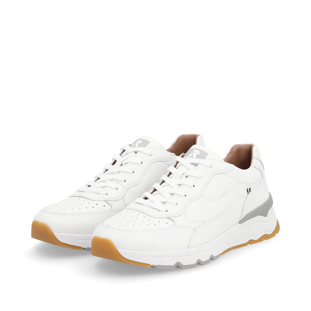 White Rieker men´s low-top sneakers U0901-80 with a super light and flexible sole. Shoes laterally.