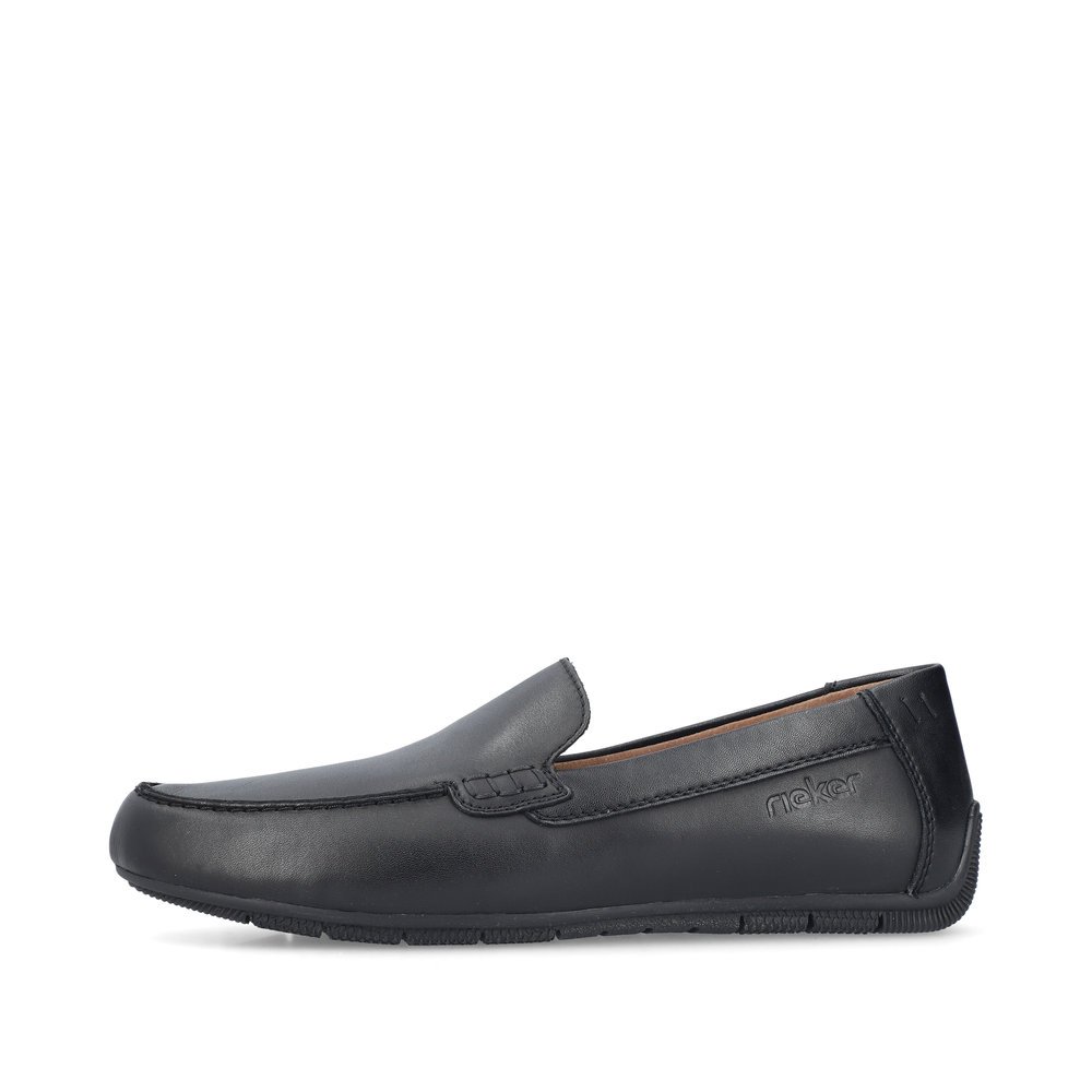 Glossy black Rieker men´s slippers 09557-00 with the comfort width G 1/2. Outside of the shoe.