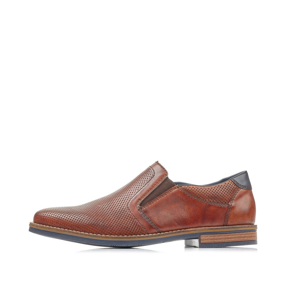 Rieker chaussons marron hommes 13571-24 avec un insert élastique. Côté extérieur de la chaussure.