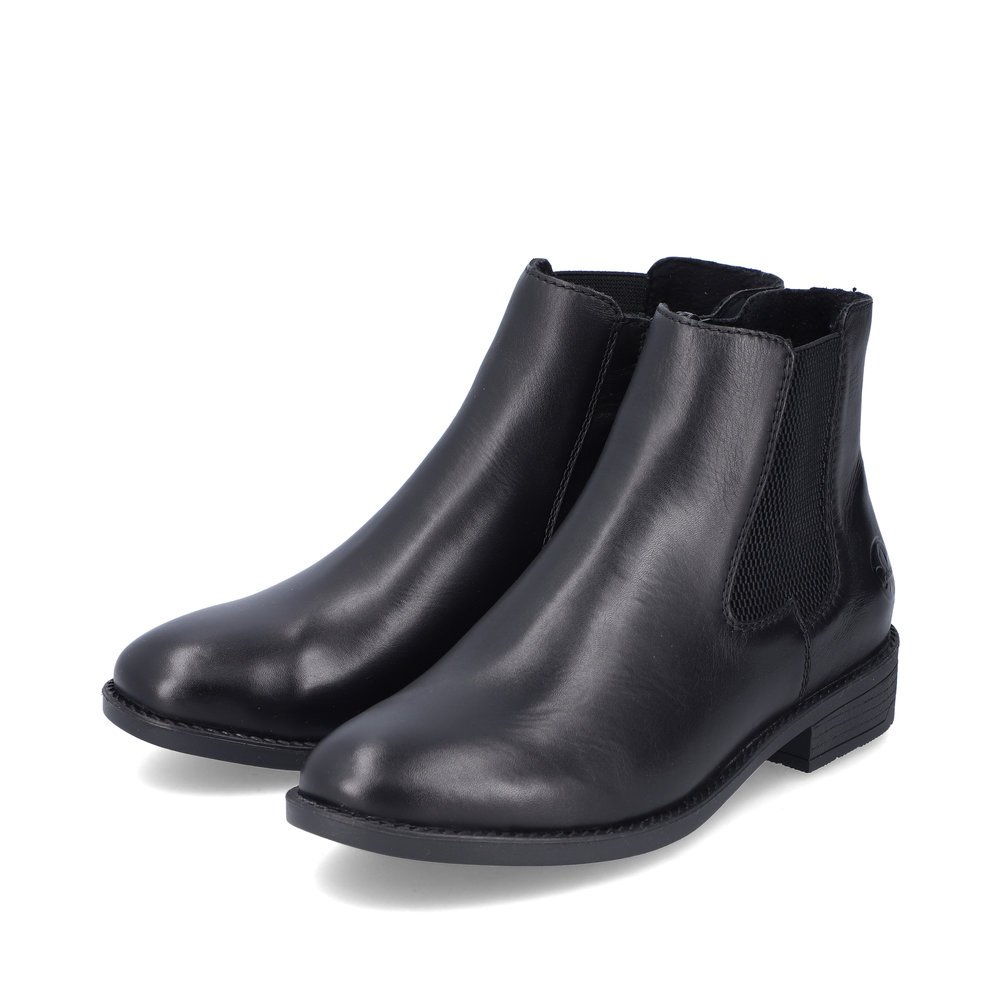 Jet black Rieker women´s Chelsea boots 73670-00 with zipper as well as profile sole. Shoe laterally