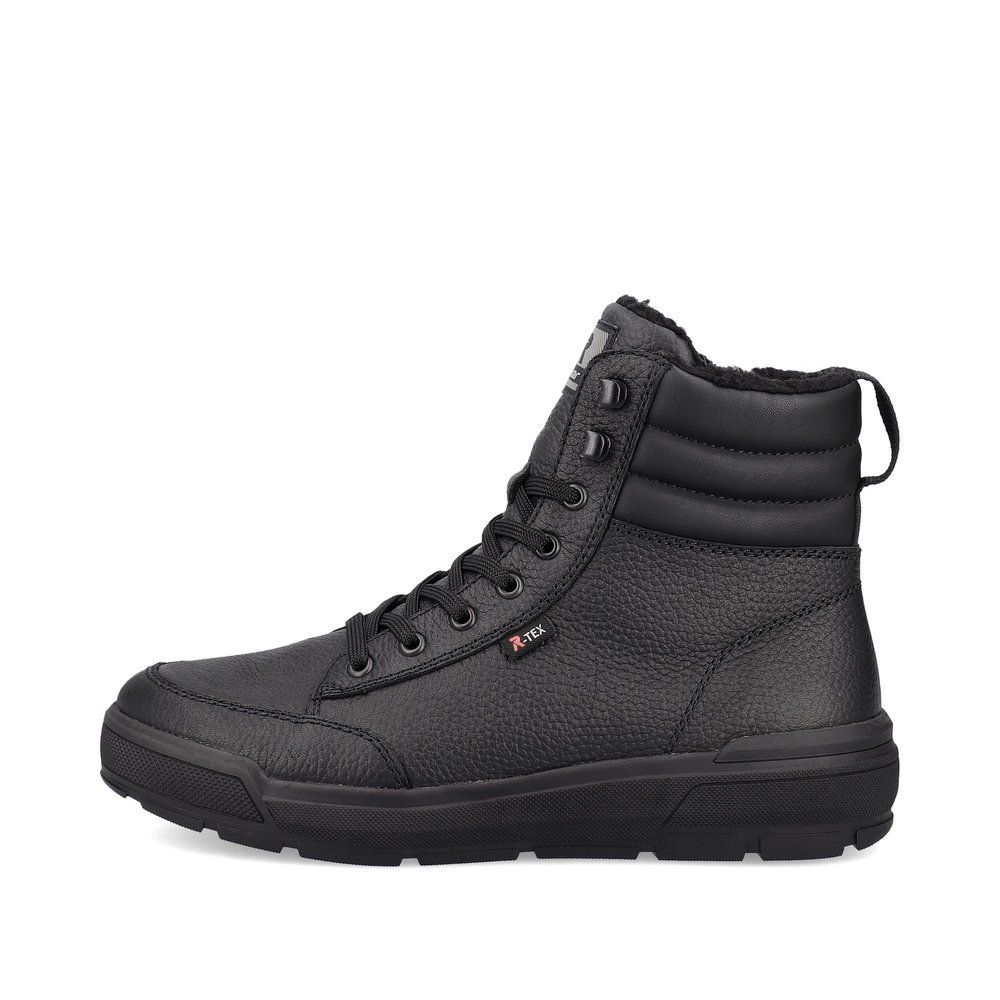 Black Rieker EVOLUTION men´s boots U0071-01 with light profile sole. The outside of the shoe