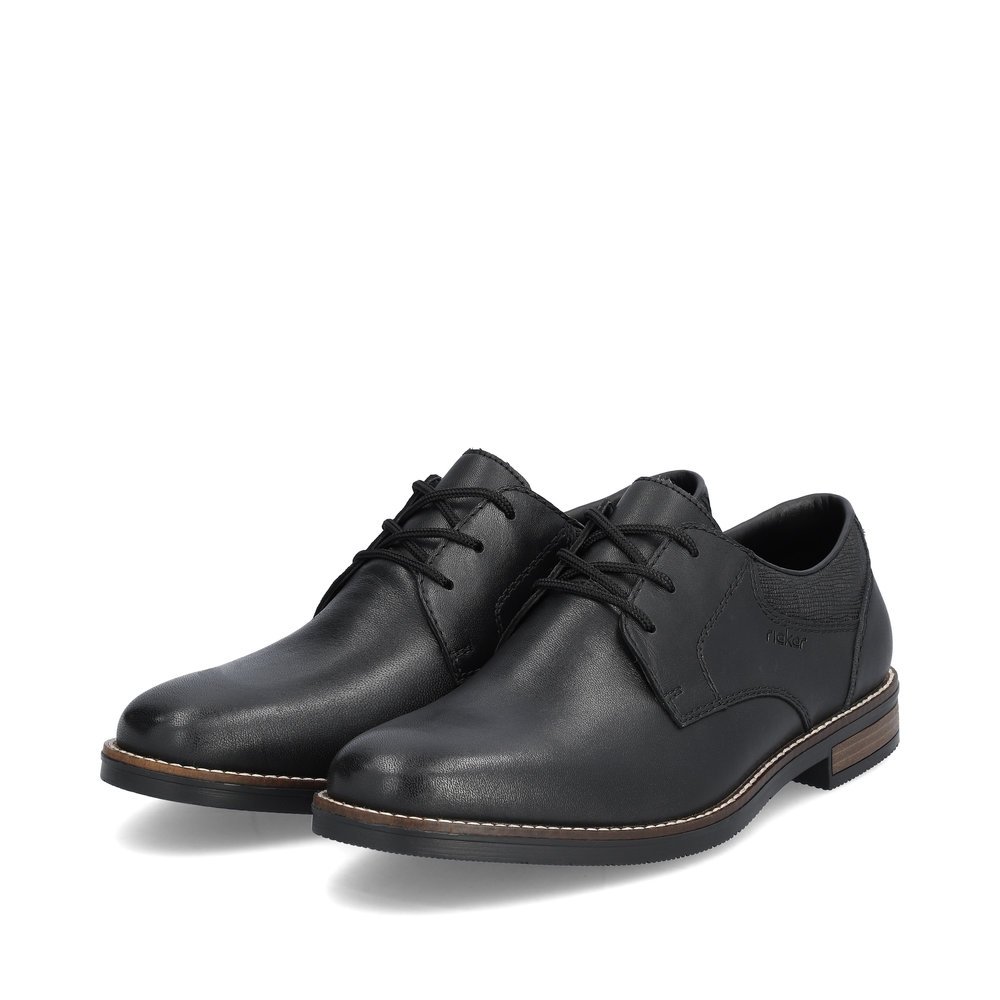 Rieker chaussures à lacets noires pour hommes 13510-00 avec largeur G 1/2. Chaussures inclinée sur le côté.