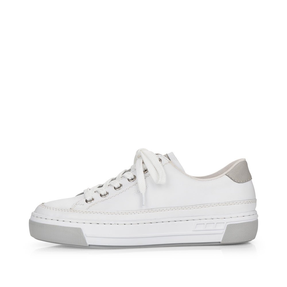 Weiße Rieker Damen Sneaker Low L8847-80 mit einer Schnürung. Schuh Außenseite.