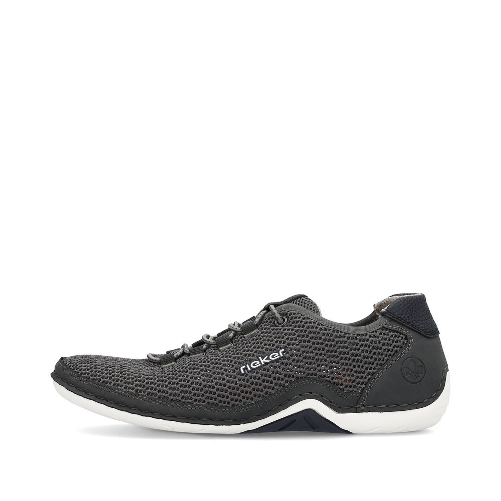 Rieker chaussons gris pour hommes 07555-45 avec un laçage élastique. Côté extérieur de la chaussure.