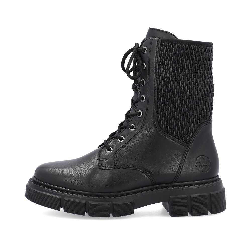 Jet black Rieker women´s biker boots M3804-00 with light and shock-absorbing sole. The outside of the shoe