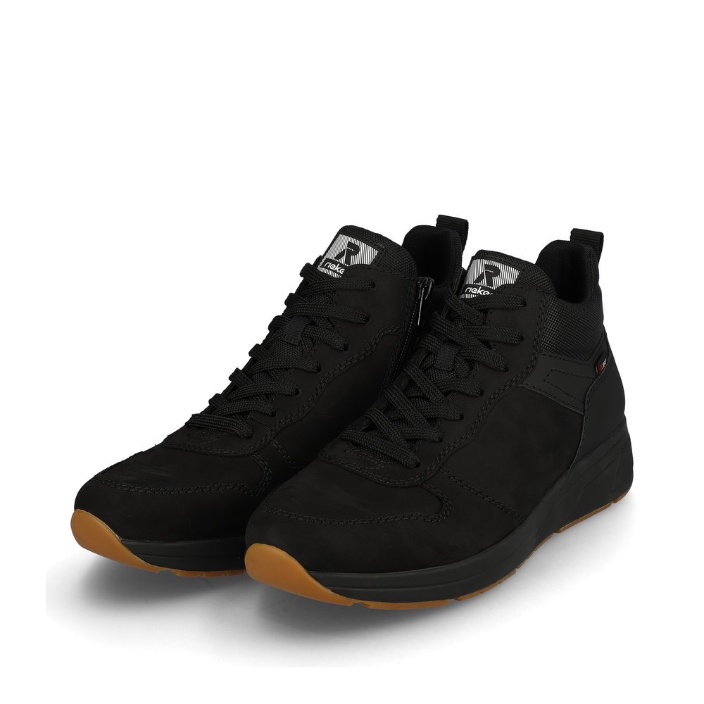 Black Rieker EVOLUTION men´s sneakers 07060-00 with flexible and super light sole. Shoe laterally