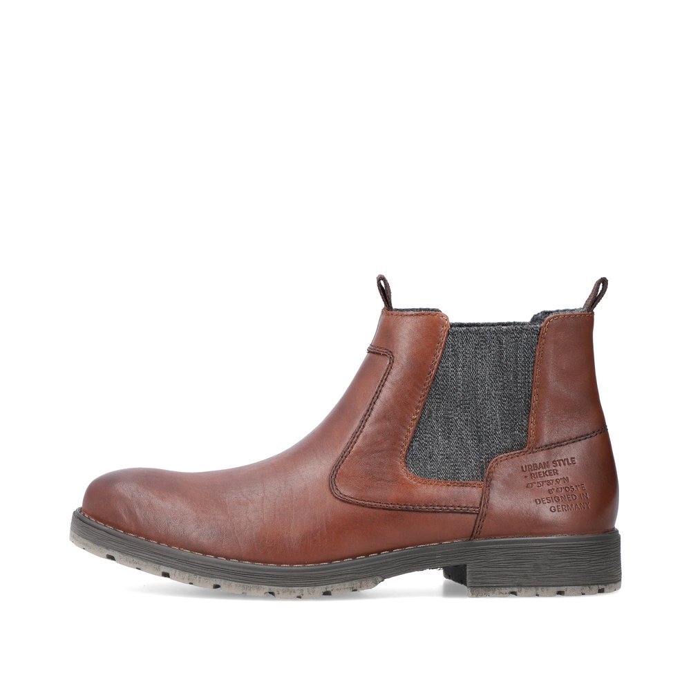 Maroon Rieker men´s Chelsea boots 33350-25 with an elastic insert. The outside of the shoe