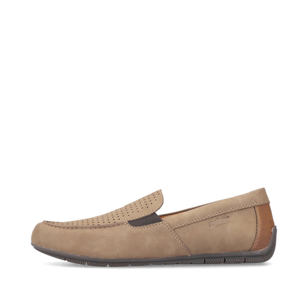 Brown Rieker men´s slippers 09555-25 with elastic insert as well as perforated look. Outside of the shoe.