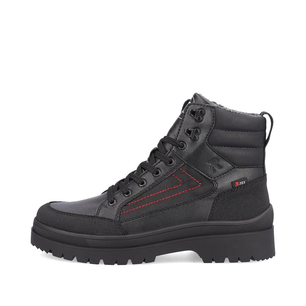Black Rieker EVOLUTION men´s boots U0271-00 with a grippy Fiber-Grip sole. The outside of the shoe