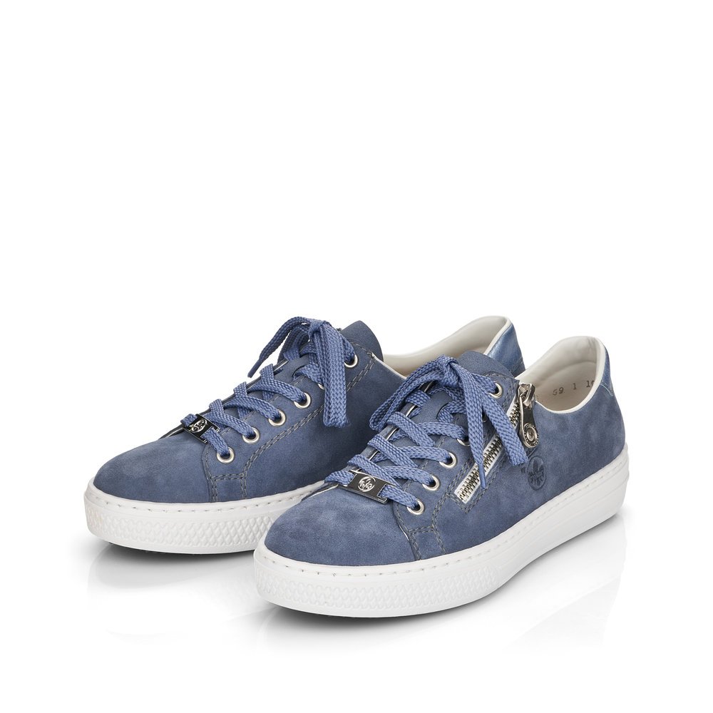 Schieferblaue Rieker Damen Sneaker Low L59L1-10 mit einem Reißverschluss. Schuhpaar seitlich schräg.