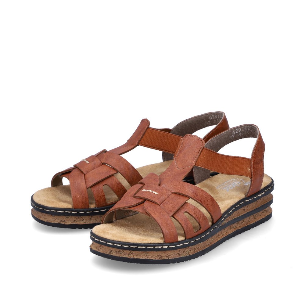 Rieker sandales compensées marron femmes 62918-22 avec insert élastique. Chaussures inclinée sur le côté.
