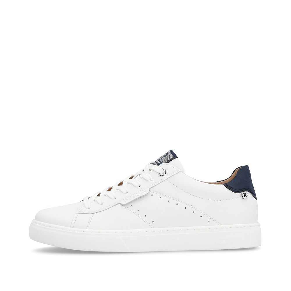 White Rieker men´s low-top sneakers U0704-80 with a TR sole with soft EVA inlet. Outside of the shoe.
