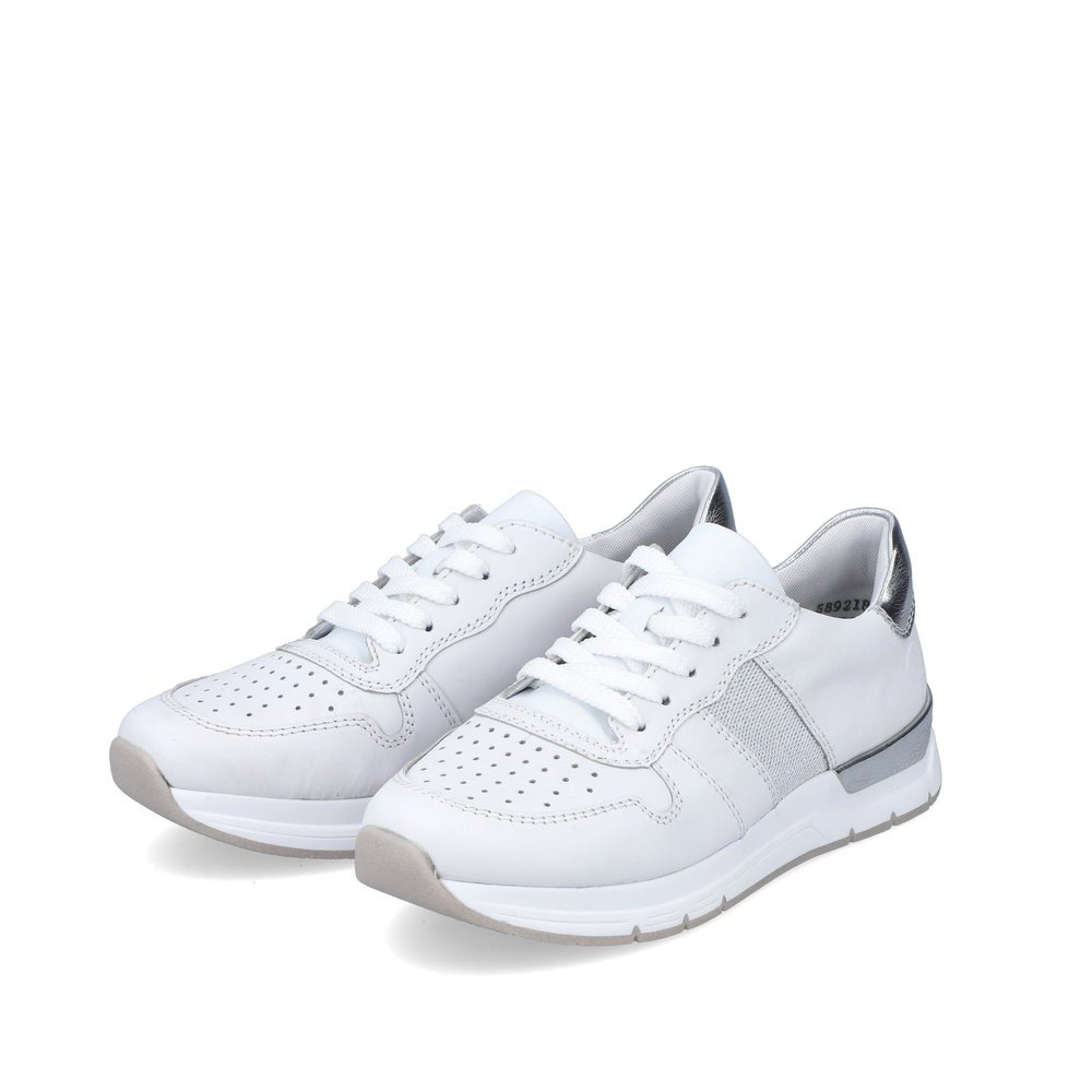 White Rieker women´s low-top sneakers 58921-80 with lacing as well as a grippy sole. Shoes laterally.