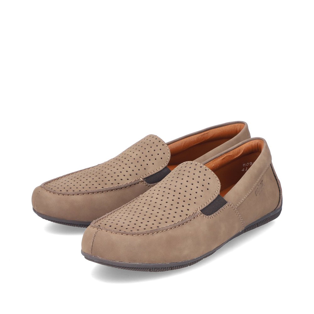 Brown Rieker men´s slippers 09555-25 with elastic insert as well as perforated look. Shoes laterally.