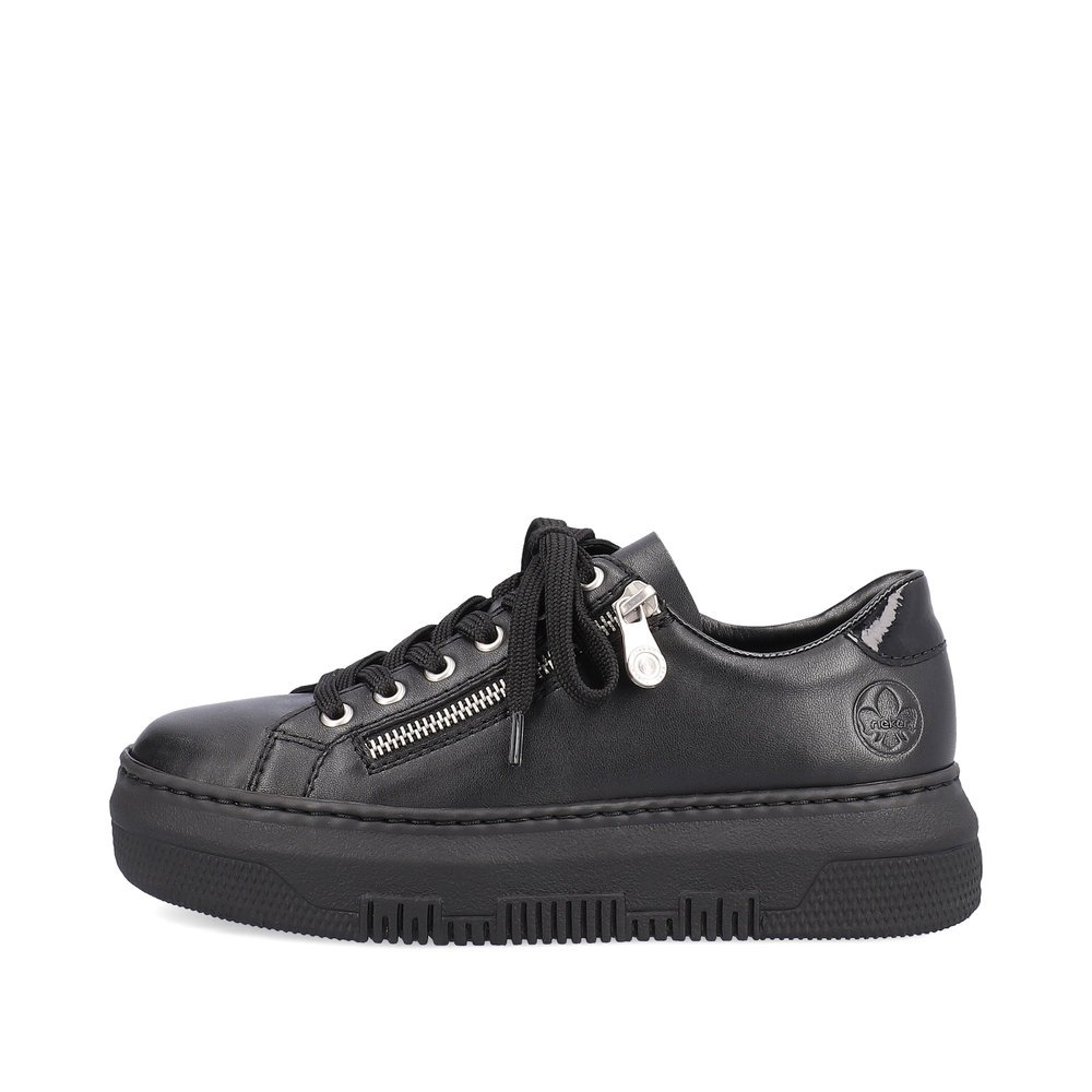 Jet black Rieker women´s sneakers M1921-00 with flexible platform sole. The outside of the shoe