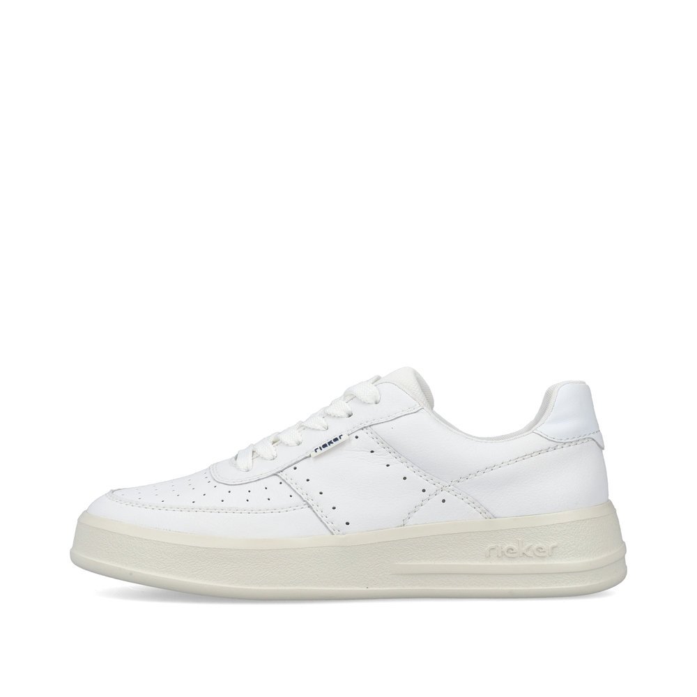 White Rieker women´s low-top sneakers M8415-80 with lacing as well as padded insole. Outside of the shoe.